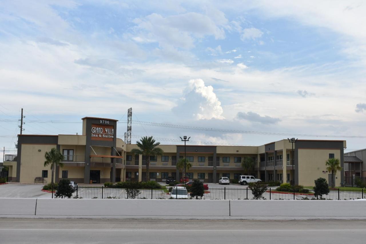 Grand Villa - Humble Exterior photo